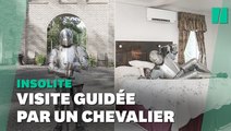 Cet agent immobilier fait appel à un chevalier pour vendre une maison