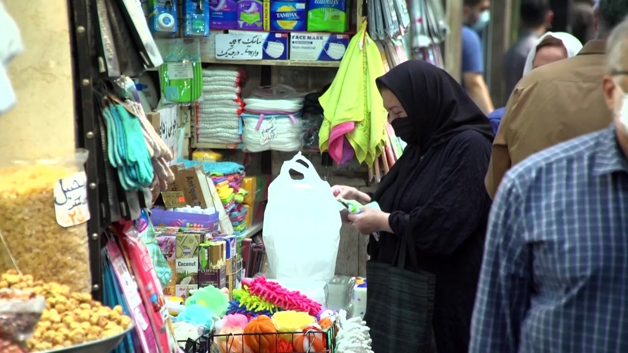 حصيلة وفيات قياسية بالفيروس في إيران مع رفع تدابير الحد من الوباء