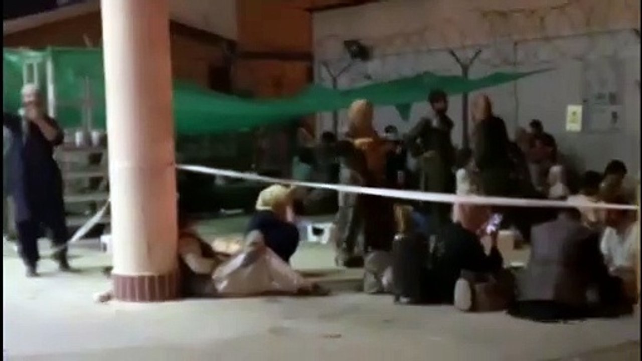 'Es war die Hölle' - 20.000 wollen in den Flughafen Kabul