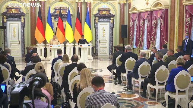 Меркель обещает Украине поддержку со стороны Германии в спорах с Россией