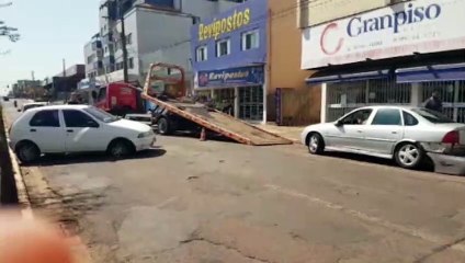 Colisão é registrada na Avenida Carlos Gomes no Parque São Paulo