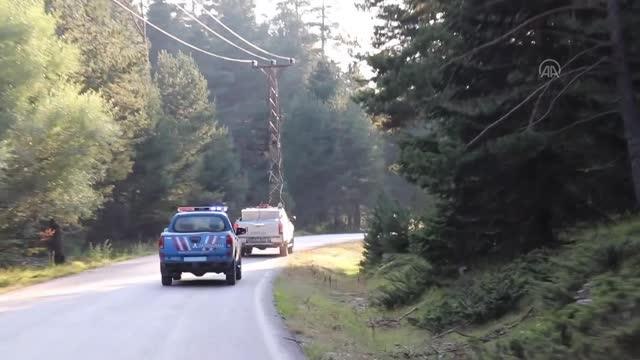 Son dakika haber: Yangın riski nedeniyle girişe yasaklanan ormanlarda jandarma kuş uçurtmuyor