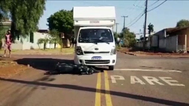 Motociclista fica ferido em colisão com caminhão no Bairro Cataratas