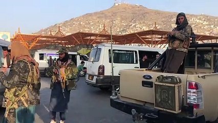 Talibãs culpam os Estados Unidos pelo caos no aeroporto de Cabul