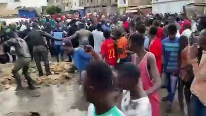 Visite dans des zones inondées : Antoine Diome copieusement hué