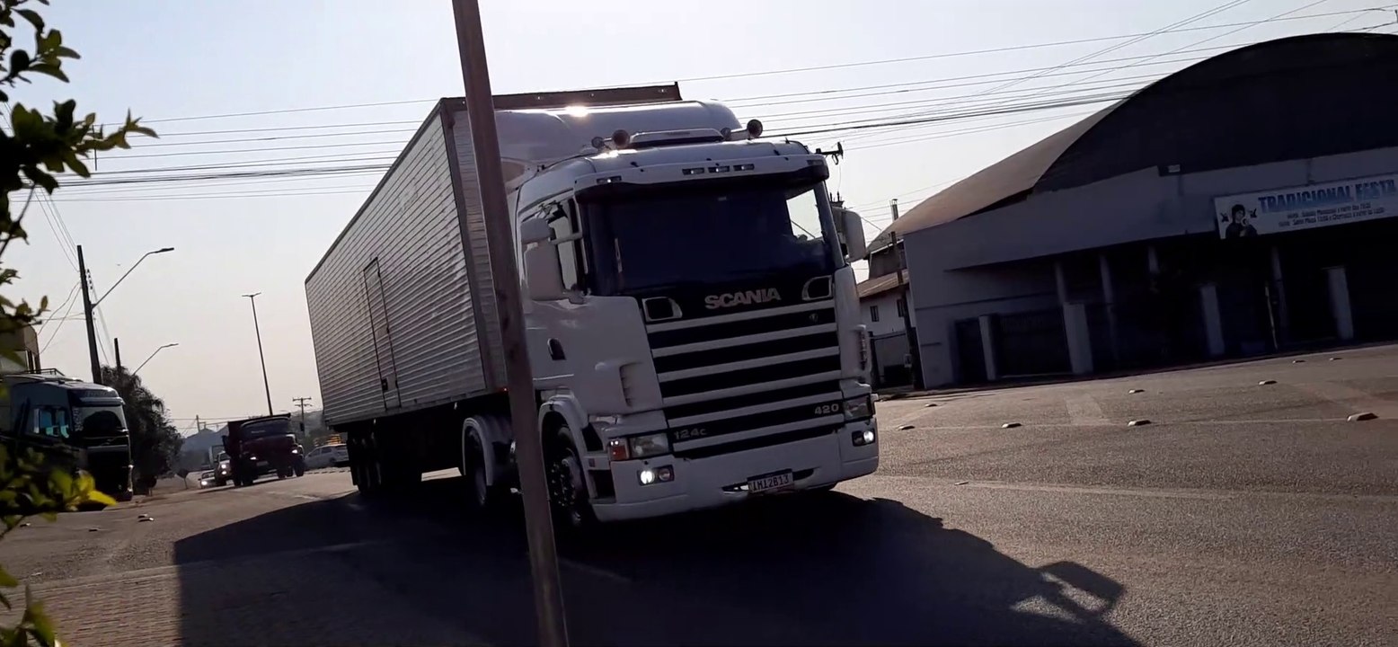SCANIA R 124C 420 4X2 BRANCO CARRETA ARGI BAÚ 5 EIXOS