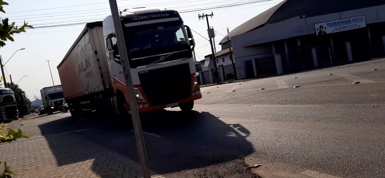 VOLVO FH 460 GLOBETROTTER I-SHIFT BRANCO CARRETA VANDERLÉIA RANDON SIDER 6 EIXOS 8723 AVILAN