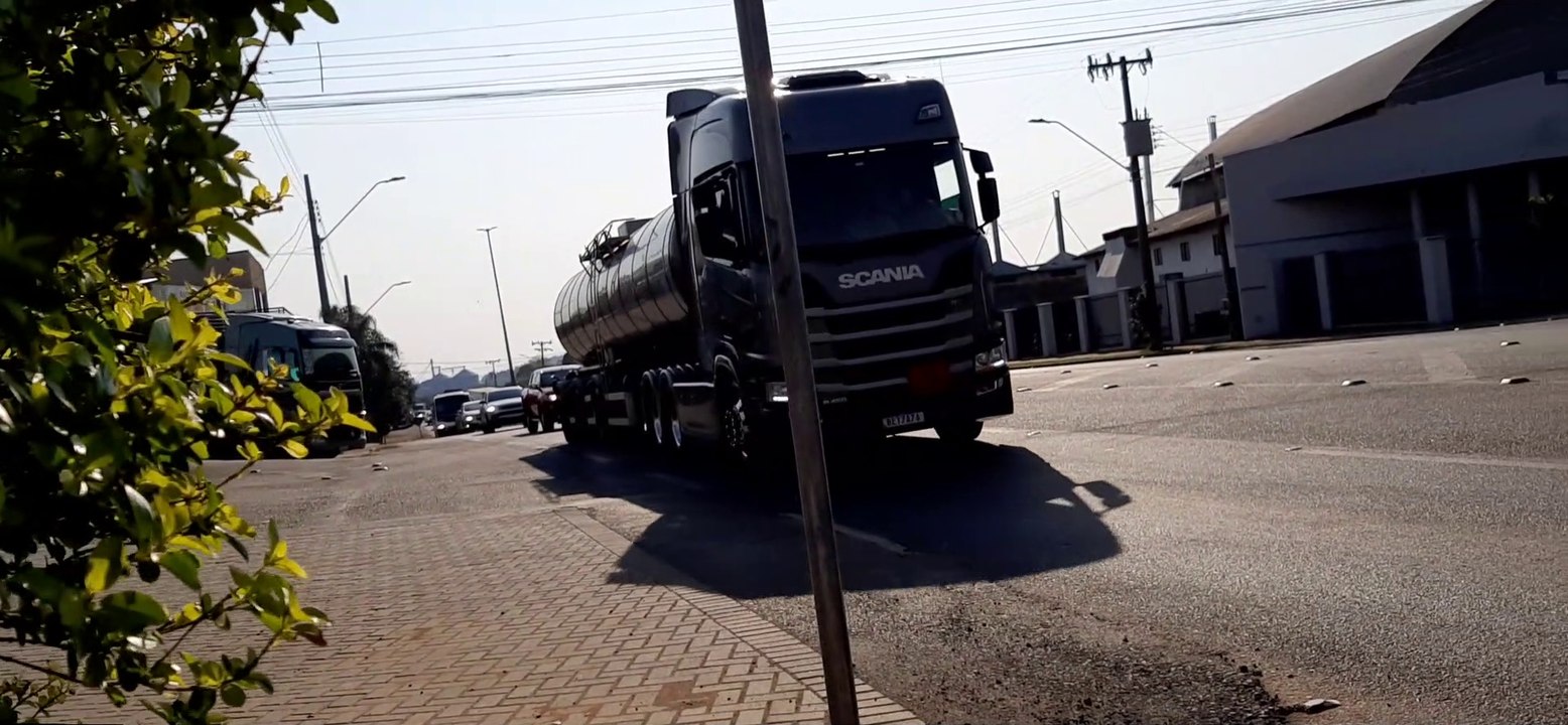 SCANIA R 450 PRATA CARRETA VANDERLÉIA LIDER TANQUE 6 EIXOS 80 2209 POLE COLA