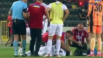 Pemain Besiktas ini Pingsan di Lapangan saat Pertandingan Super Lig Turki
