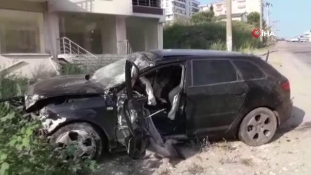 Son dakika haberi! Direksiyon hakimiyetini kaybedip direğe çarpan sürücü hayatını kaybetti