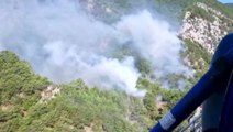 Kazdağları'ndaki yangına 4 helikopter müdahale ediyor, 2 yangın söndürme uçağı yolda
