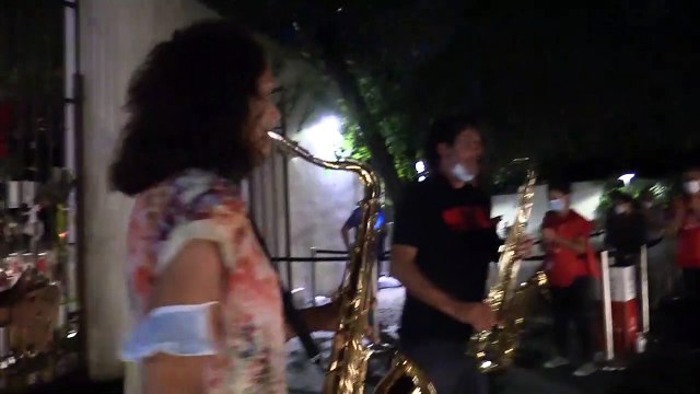 Gino Strada, il concerto in camera ardente con L'Internazionale, De Andrè e Bella Ciao