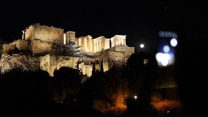 Εντυπωσιακή η τελευταία πανσέληνος του καλοκαιριού