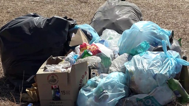 Rave party abusivo Lago di Mezzano, liberata l'area: i cumuli di rifiuti dopo sei giorni di festa