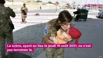 Afghanistan : ce bébé passé par dessus les barbelés a été ramené à son père