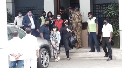 Gorgeous Aishwarya Rai & Cutie Aaradhya Return To Mumbai After Ponniyin Selvan Shoot | SpotboyE