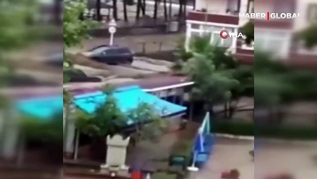 Bozkurt'taki sel felaketinden saniyeler önce çekildi: Kaçın, kaçın