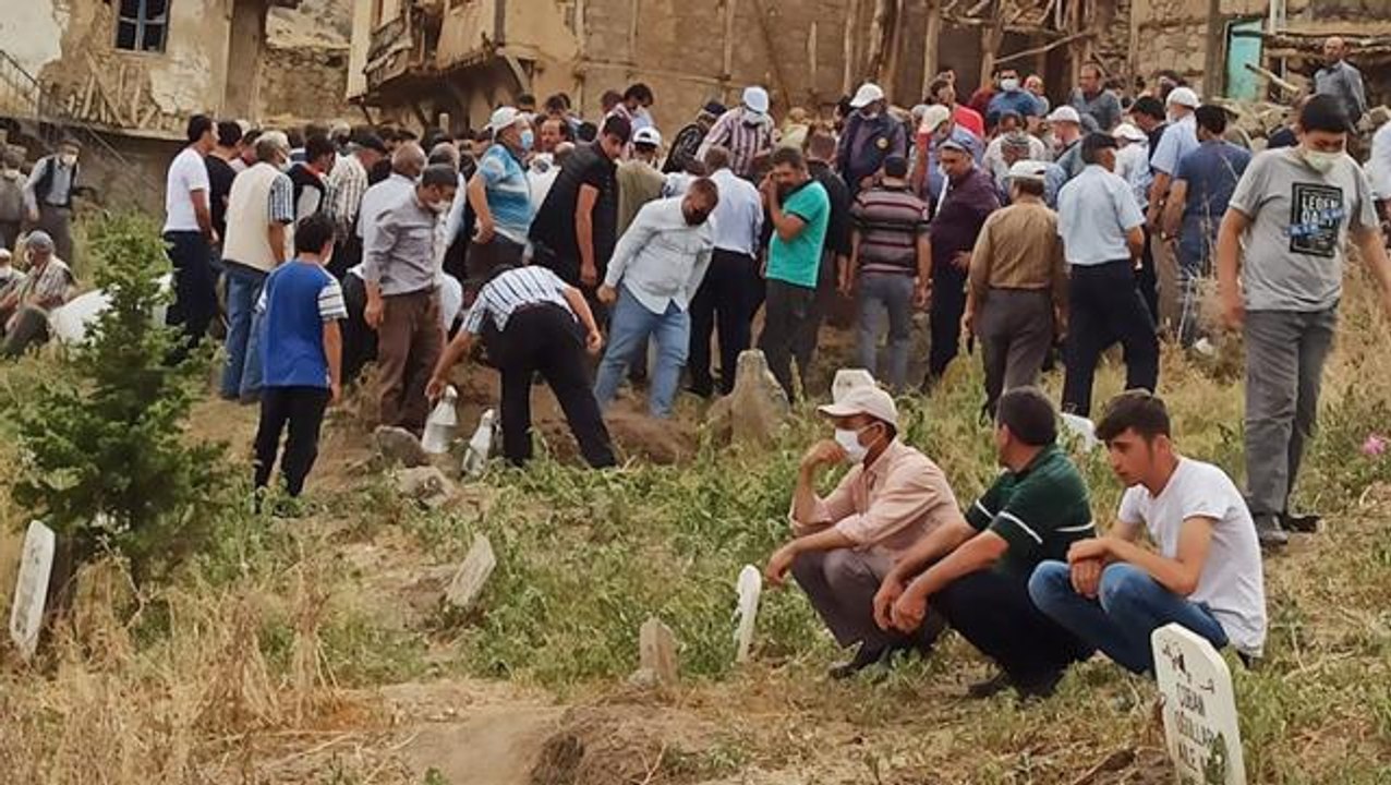 Eşini ve oğlunu öldürüp intihar eden adam, geride 14 sayfalık mektup bırakmış