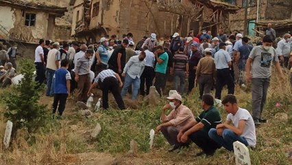 Ailesini katledip, 14 sayfalık mektup ve yüklü miktarda para bıraktı