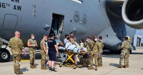 Une réfugiée afghane accouche à bord de l'avion militaire, qui l'évacuait de son pays