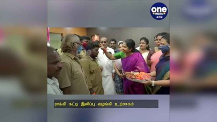 கோவை: ரக்ஷா பந்தன் கொண்டாடிய வானதி சீனிவாசன்...  ராக்கி கட்டி இனிப்பு வழங்கி உற்சாகம்