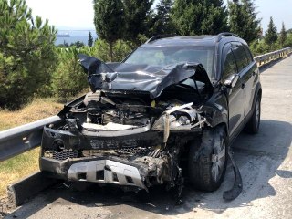 TEM'de cip, emniyet şeridinde bekleyen hafif ticari araca çarptı: 7 yaralı