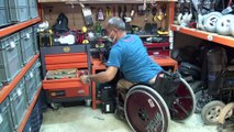 Bölgede tamirci bulamadı... Engelli başkan 10 yıldır tekerlekli sandalye tamir ediyor