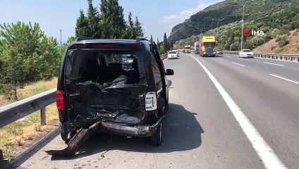 TEM’de cip, emniyet şeridinde bekleyen hafif ticari araca çarptı: 7 yaralı