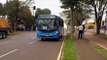 Carro e ônibus se envolvem em colisão na Avenida Barão do Rio Branco