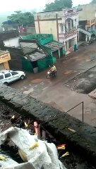 potholed road in khandwa