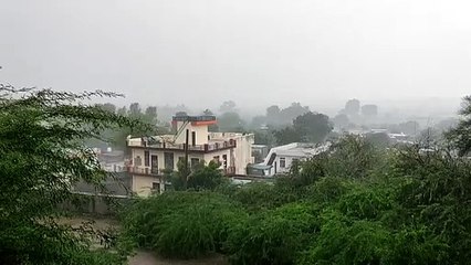 रिमझिम बारिश से मौसम हुआ सुहाना