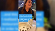 Inclusão e carinho: Mulher cega recebe feliz aniversário de restaurante escrito em braile