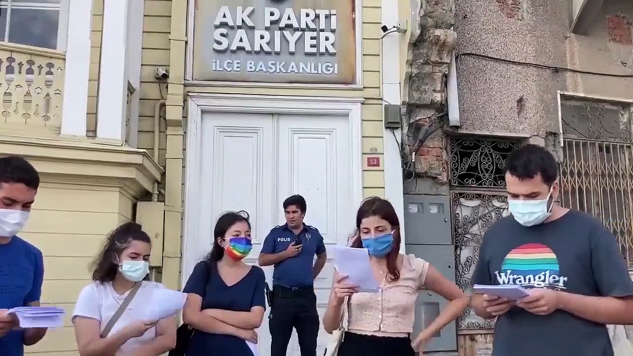 Boğaziçili öğrencilerden AKP Sarıyer İlçe Başkanlığı önünde eylem: Mesele yalnızca Boğaziçi Üniversitesinin meselesi değildir