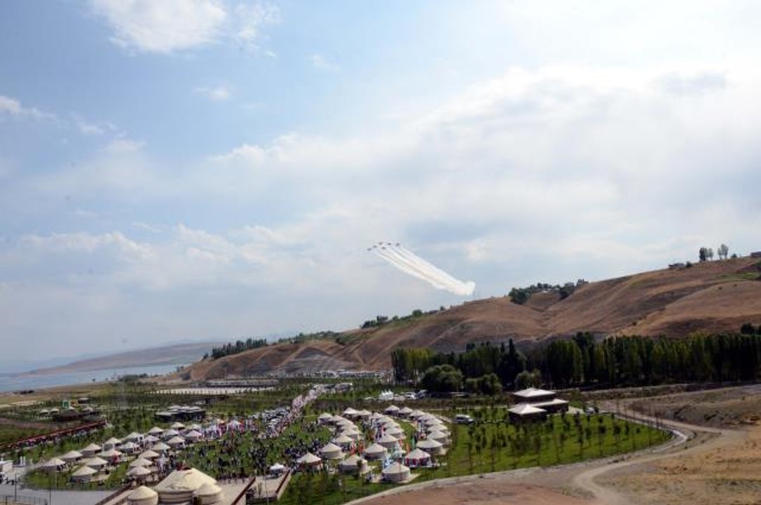 Ahlat'ta Malazgirt Zaferi'nin 950. yıl dönümü etkinlikleri başladı