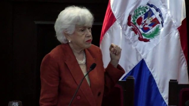 Milagros Ortiz Bosch recibe reconocimiento del Senado de la República