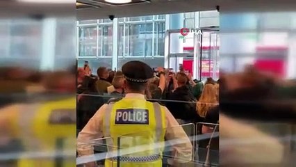 İngiltere'de aşı karşıtları, bir kez daha medya kuruluşlarını hedef aldı