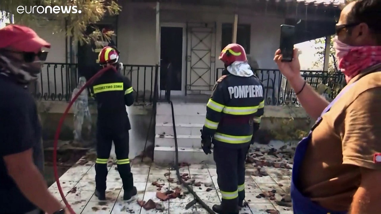 Ελλάδα: Σε ύφεση η φωτιά στα Βίλια - 31 δασικές...