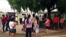 Moradores fazem manifestação em frente à USF do Bairro Tarumã, após dificuldades para conseguirem consultar