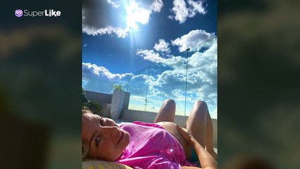 Tomando el sol, Cristina Hurtado mostró lo enorme que está su barriguita
