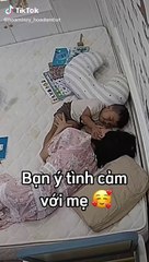 Con trai Hòa Minzy càng lớn càng tình cảm