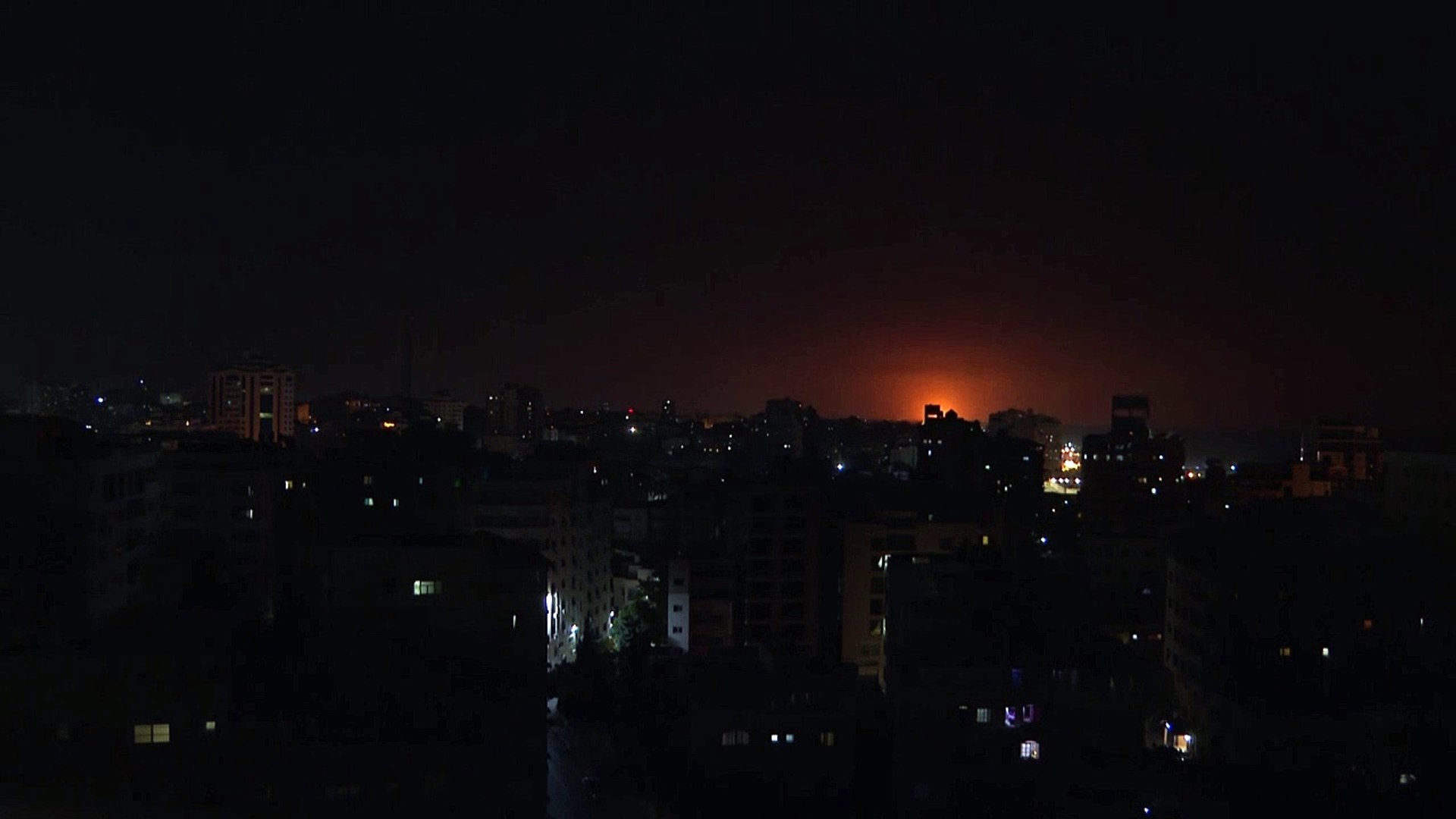 Israel ataca Gaza após novo lançamento de balões incendiários