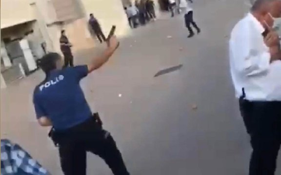 Ankara'da esnaf ile müşteri arasında'ezik şeftali' kavgası