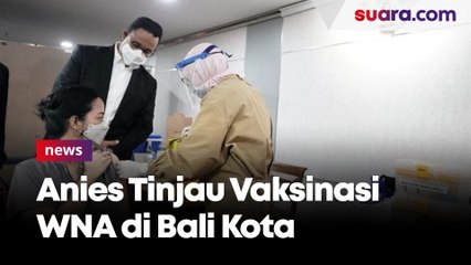 Anies Tinjau Vaksinasi WNA di Balai Kota DKI
