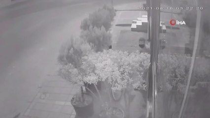 Esenyurt'ta pişkin hırsız soyduğu dükkanda yorulunca limonata içti...O anlar kameralara yansıdı