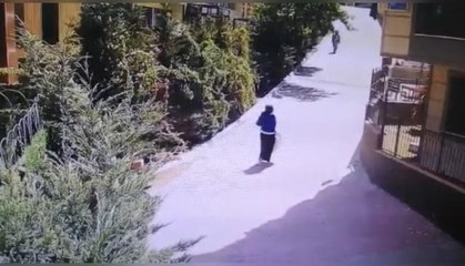 Çin'den getirilen 1 milyon 200 bin liralık mal gümrükten çalındı, zanlı kamerada