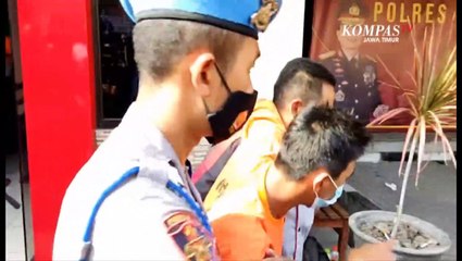 Скачать видео: Polisi Tembak Begal Motor Kawasan Industri Mojokerto