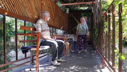 Evine olan tek ulaşım yolunu sulama kanalı üzerine inşa etti