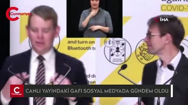 Yeni Zelandalı Bakan’ın canlı yayın gafı sosyal medyada “bacaklarını aç” hareketini başlattı