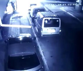 Son dakika haber! Sancaktepe'de park halindeki otomobilin kundaklanma anı kamerada