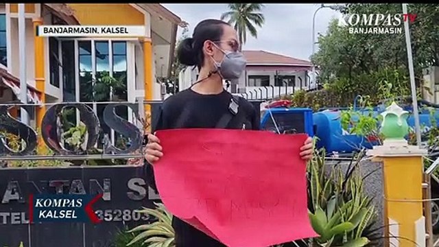 Kritik Penanganan Pandemi, Mahasiswa Aksi Simbolik di Depan kantor Dinas Sosial